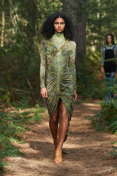 Look 17